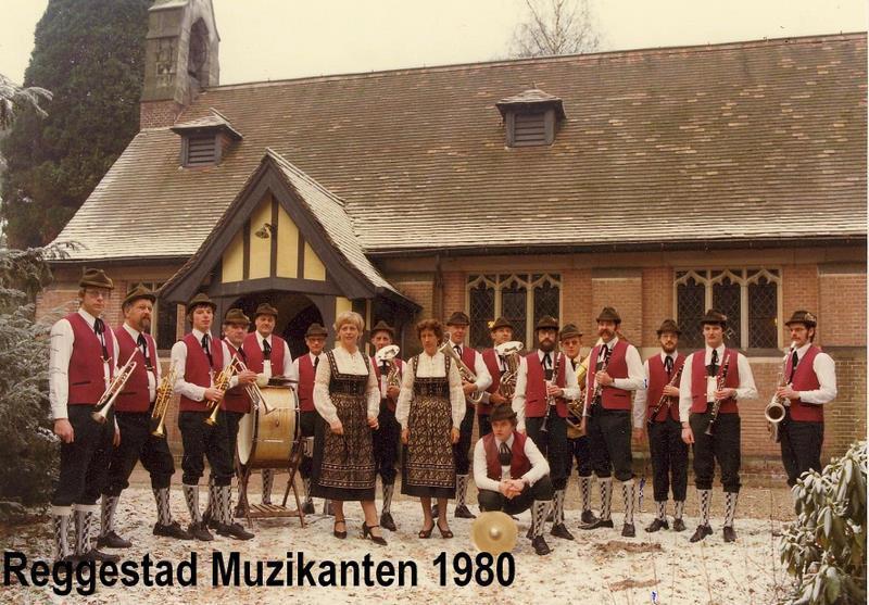 15333816454d35765dbc62d4d30189d21a27_reggestad muzikanten 1980 onderschrift